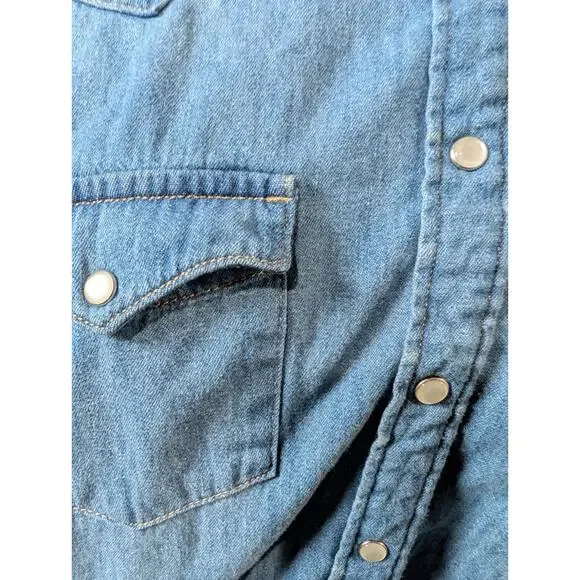 Levis Denim Shirt Women Size XL Blue Sawtooth Pearl Snaps Western Red Tab Rodeo - Picture 3 of 15